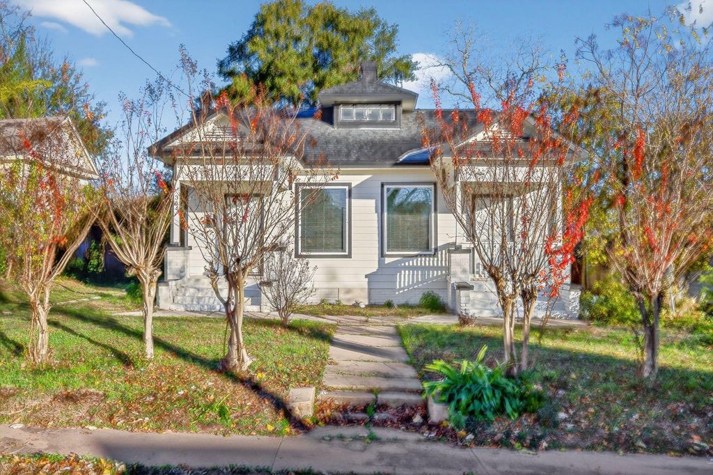 304 W Vulcan Street, Brenham, TX 77833