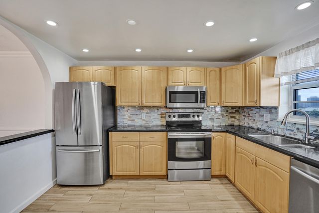 3051 NE 48th Street 702, Fort Lauderdale, FL 33308