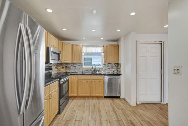 3051 NE 48th Street 702, Fort Lauderdale, FL 33308