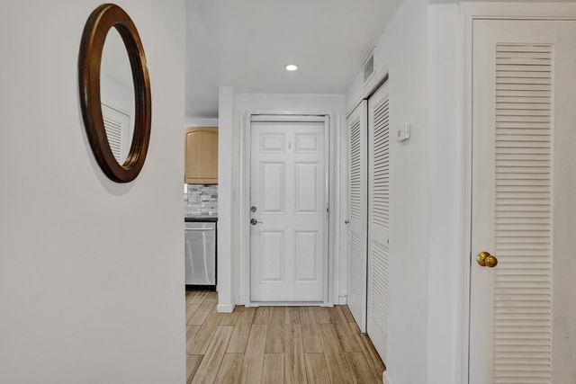 3051 NE 48th Street 702, Fort Lauderdale, FL 33308