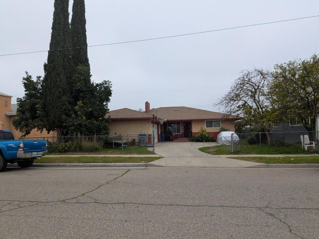 358 E Kaviland Avenue, Fresno, CA 93706