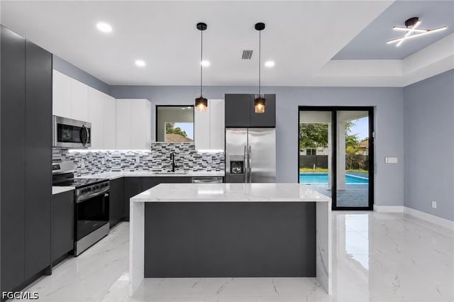 1414 NE 18th AVE, Cape Coral, FL 33909