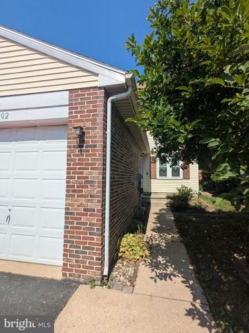 202 ADAMS DR, Womelsdorf, PA 19567