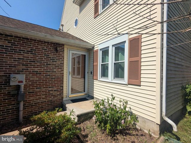 202 ADAMS DR, Womelsdorf, PA 19567