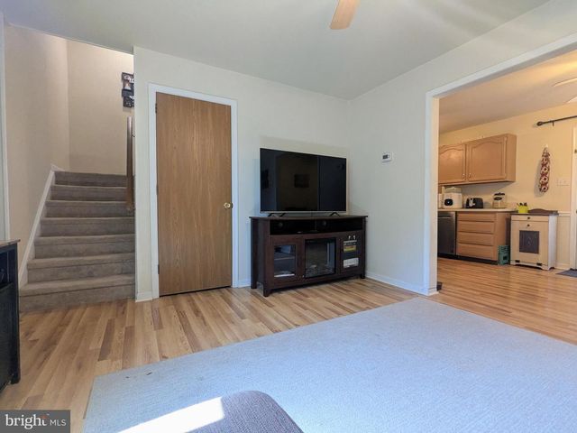 202 ADAMS DR, Womelsdorf, PA 19567
