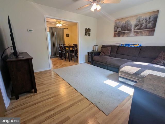 202 ADAMS DR, Womelsdorf, PA 19567
