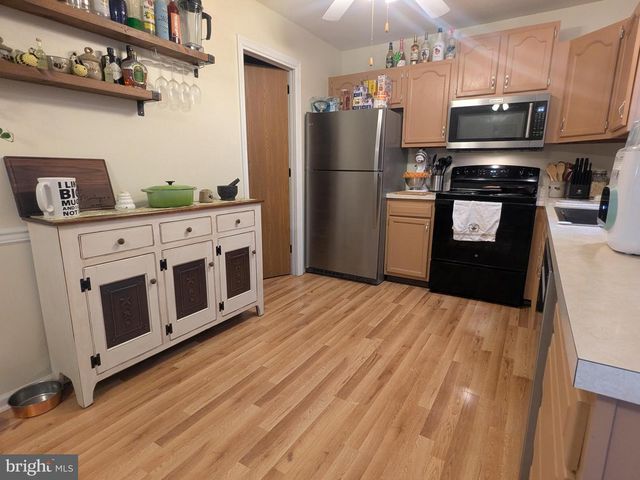 202 ADAMS DR, Womelsdorf, PA 19567