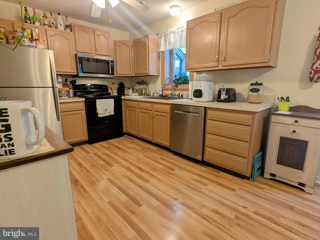 202 ADAMS DR, Womelsdorf, PA 19567