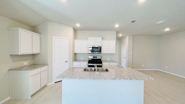 4248 TRICKLING CREEK Lane, Fort Worth, TX 76036