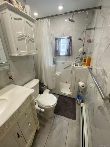 211 Madison Avenue, Franklin Square, NY 11010