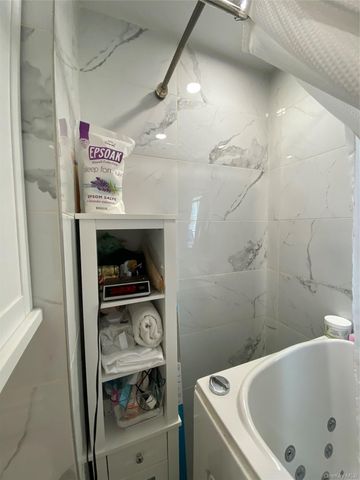 211 Madison Avenue, Franklin Square, NY 11010