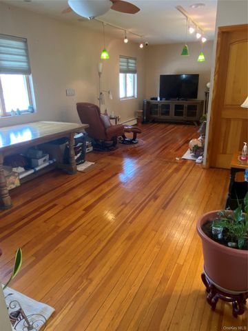 211 Madison Avenue, Franklin Square, NY 11010