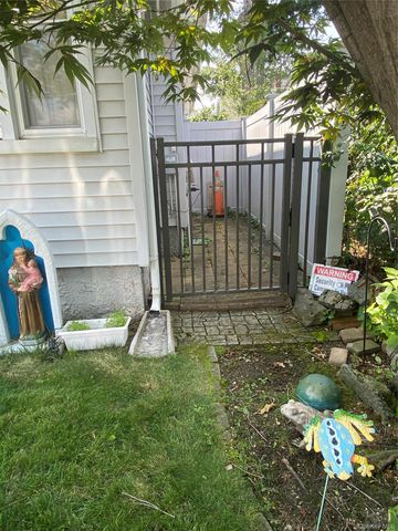 211 Madison Avenue, Franklin Square, NY 11010