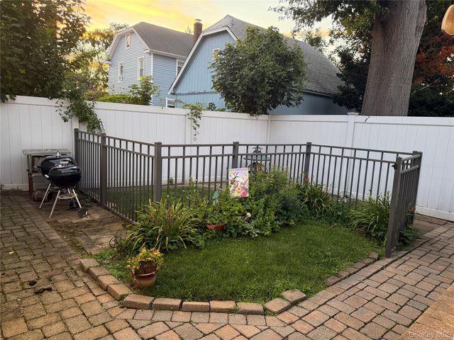 211 Madison Avenue, Franklin Square, NY 11010
