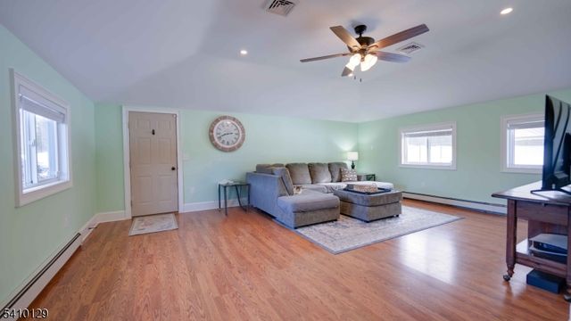 2 Center St, Holland Twp., NJ 08848