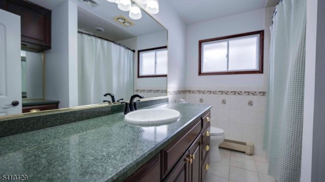 2 Center St, Holland Twp., NJ 08848