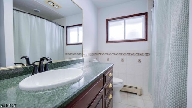 2 Center St, Holland Twp., NJ 08848