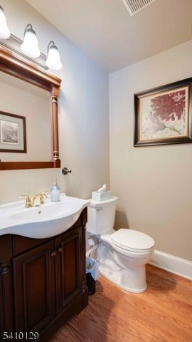 2 Center St, Holland Twp., NJ 08848