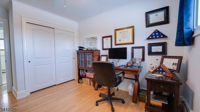 2 Center St, Holland Twp., NJ 08848