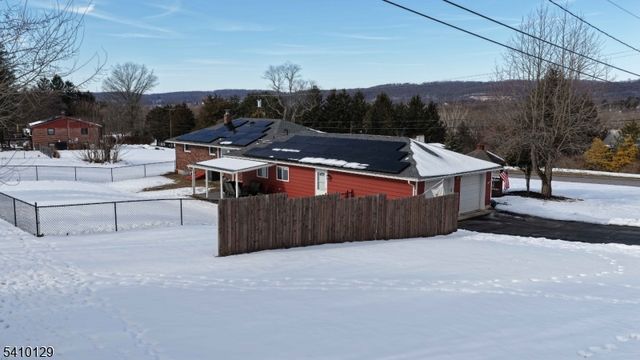 2 Center St, Holland Twp., NJ 08848