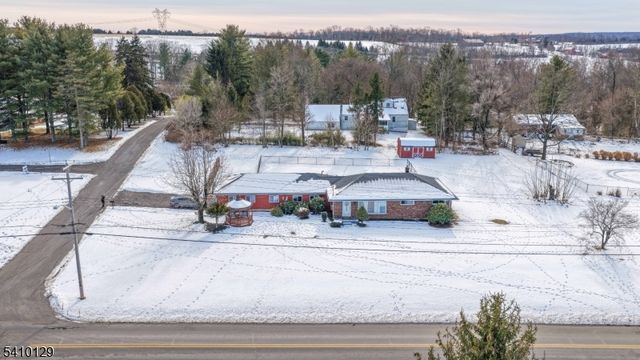 2 Center St, Holland Twp., NJ 08848