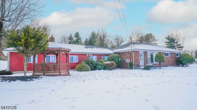 2 Center St, Holland Twp., NJ 08848