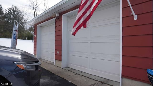 2 Center St, Holland Twp., NJ 08848