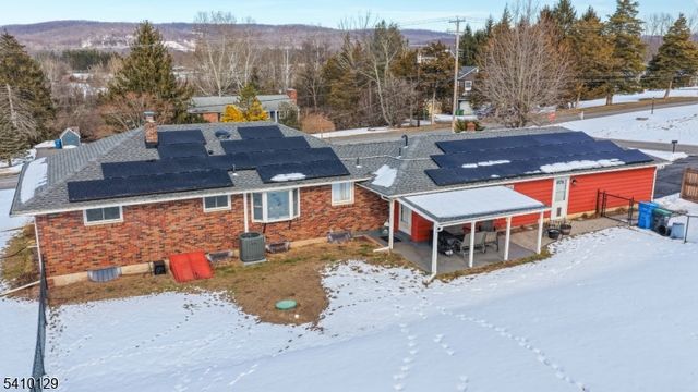 2 Center St, Holland Twp., NJ 08848