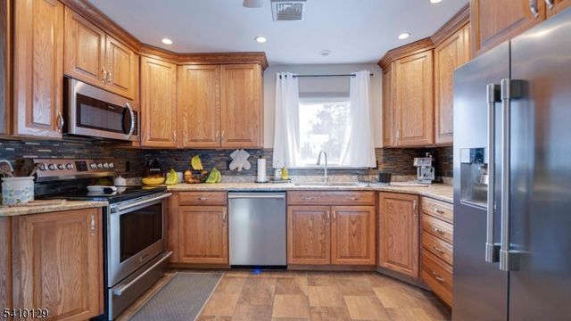 2 Center St, Holland Twp., NJ 08848