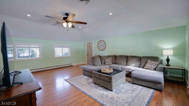 2 Center St, Holland Twp., NJ 08848