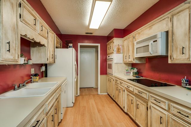 5 FAWNWOOD COURT, Wichita Falls, TX 76310