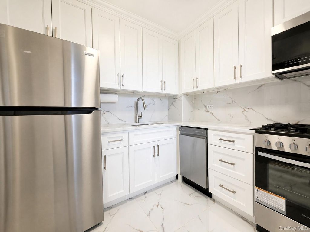 61-15 97th Street 8D, Rego Park, NY 11374