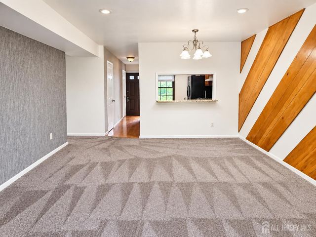 107 woodbridge commons Way, Iselin, NJ 08830