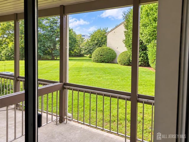 107 woodbridge commons Way, Iselin, NJ 08830