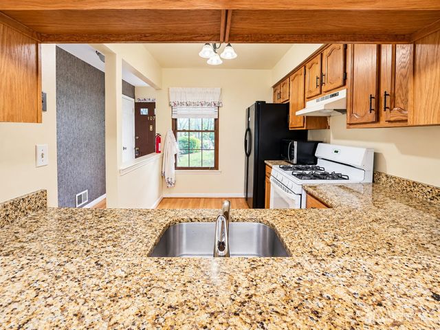 107 woodbridge commons Way, Iselin, NJ 08830