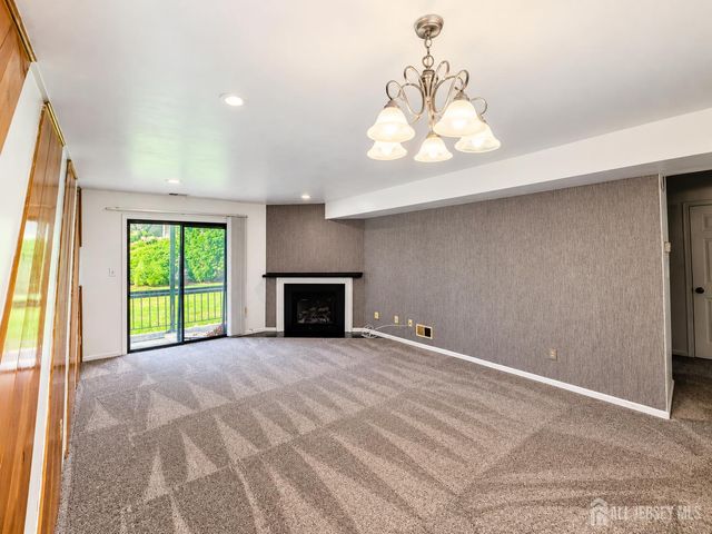107 woodbridge commons Way, Iselin, NJ 08830