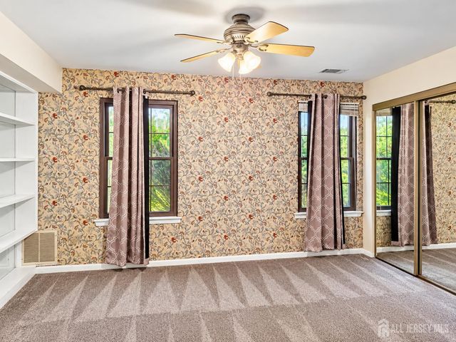 107 woodbridge commons Way, Iselin, NJ 08830
