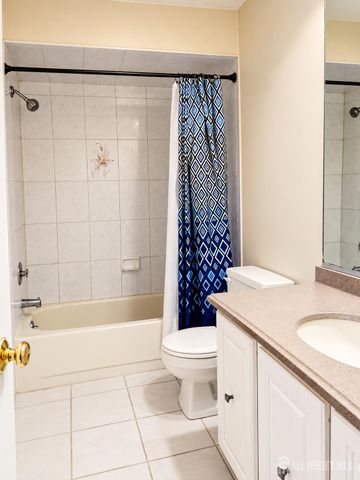 107 woodbridge commons Way, Iselin, NJ 08830