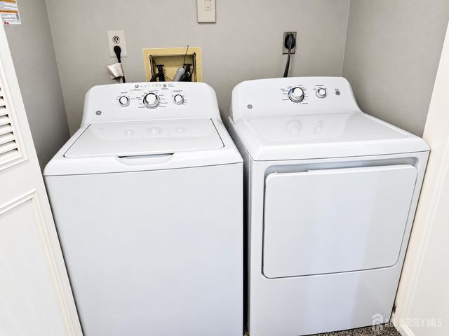 107 woodbridge commons Way, Iselin, NJ 08830
