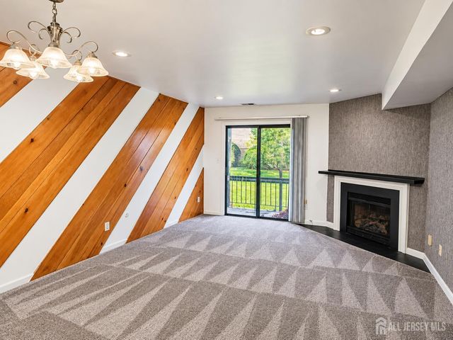 107 woodbridge commons Way, Iselin, NJ 08830