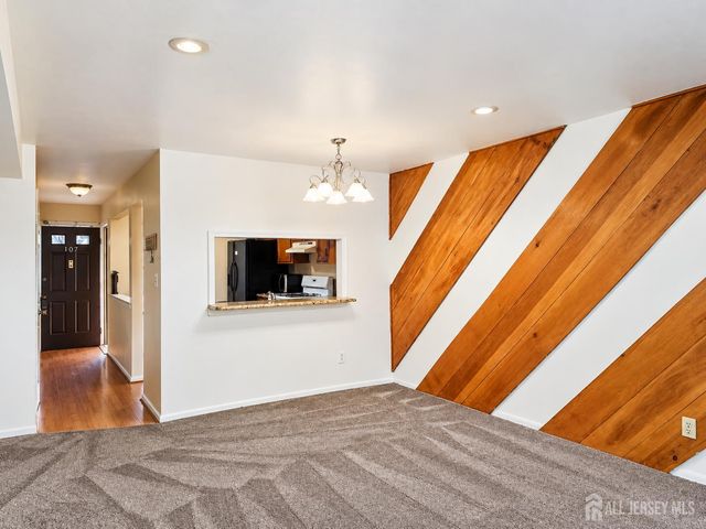 107 woodbridge commons Way, Iselin, NJ 08830