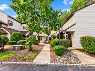 107 woodbridge commons Way, Iselin, NJ 08830