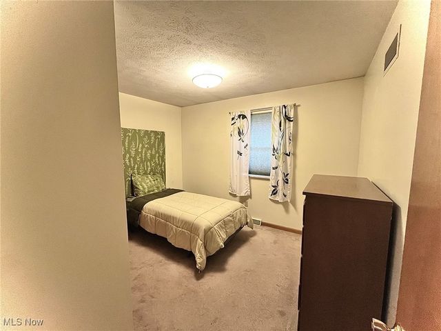 512 Pine Valley Drive, Steubenville, OH 43952