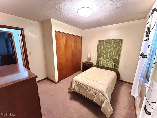 512 Pine Valley Drive, Steubenville, OH 43952