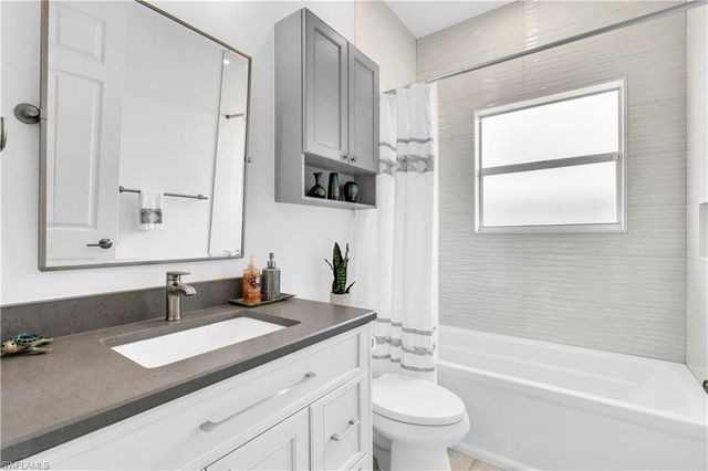 513 96th AVE N, Naples, FL 34108