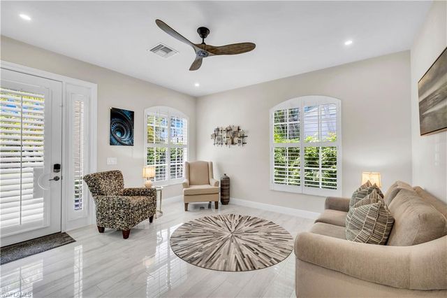 513 96th AVE N, Naples, FL 34108