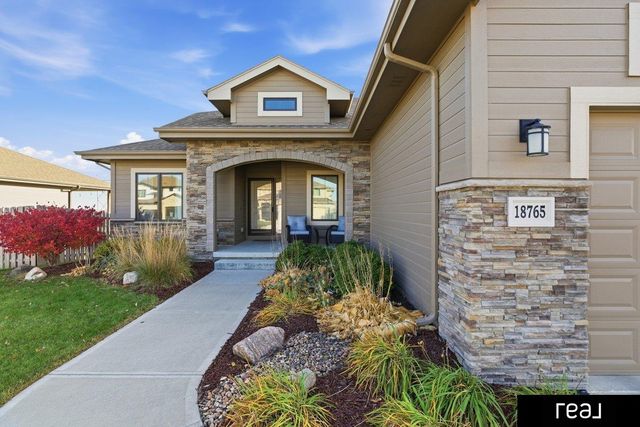 18765 Spaulding Street, Elkhorn, NE 68022