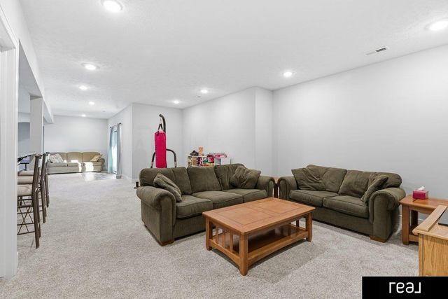 18765 Spaulding Street, Elkhorn, NE 68022