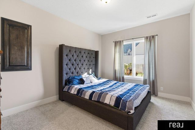 18765 Spaulding Street, Elkhorn, NE 68022