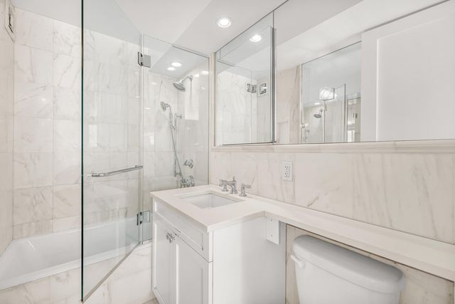 305 E 40th St Apt 19F, New York City, NY 10016